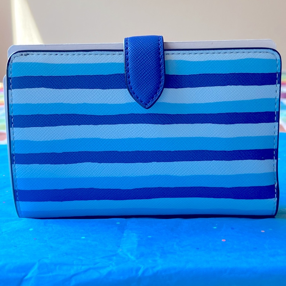 KATE SPADE SCHUYLER WAVE STRIPE WAVE STRIPE MEDIUM COMPACT BIFOLD WALLET